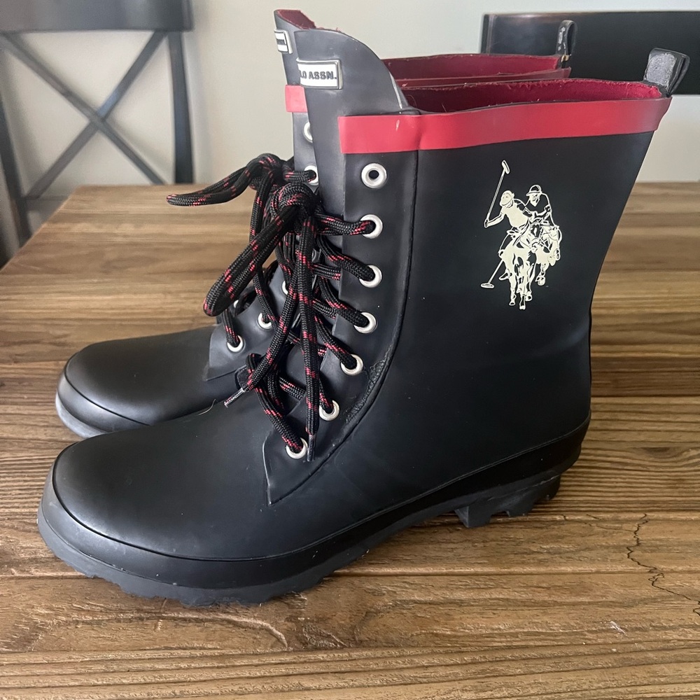 Women’s rain boots